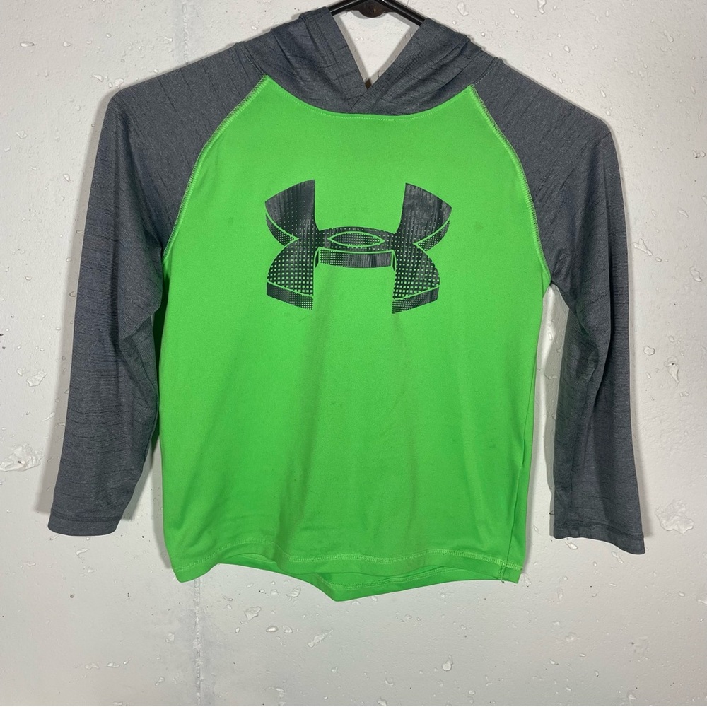 3/$10 
Under Armour boy’s shirt